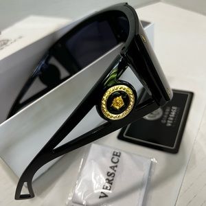 Medusa Visor Sunglasses 💘😎